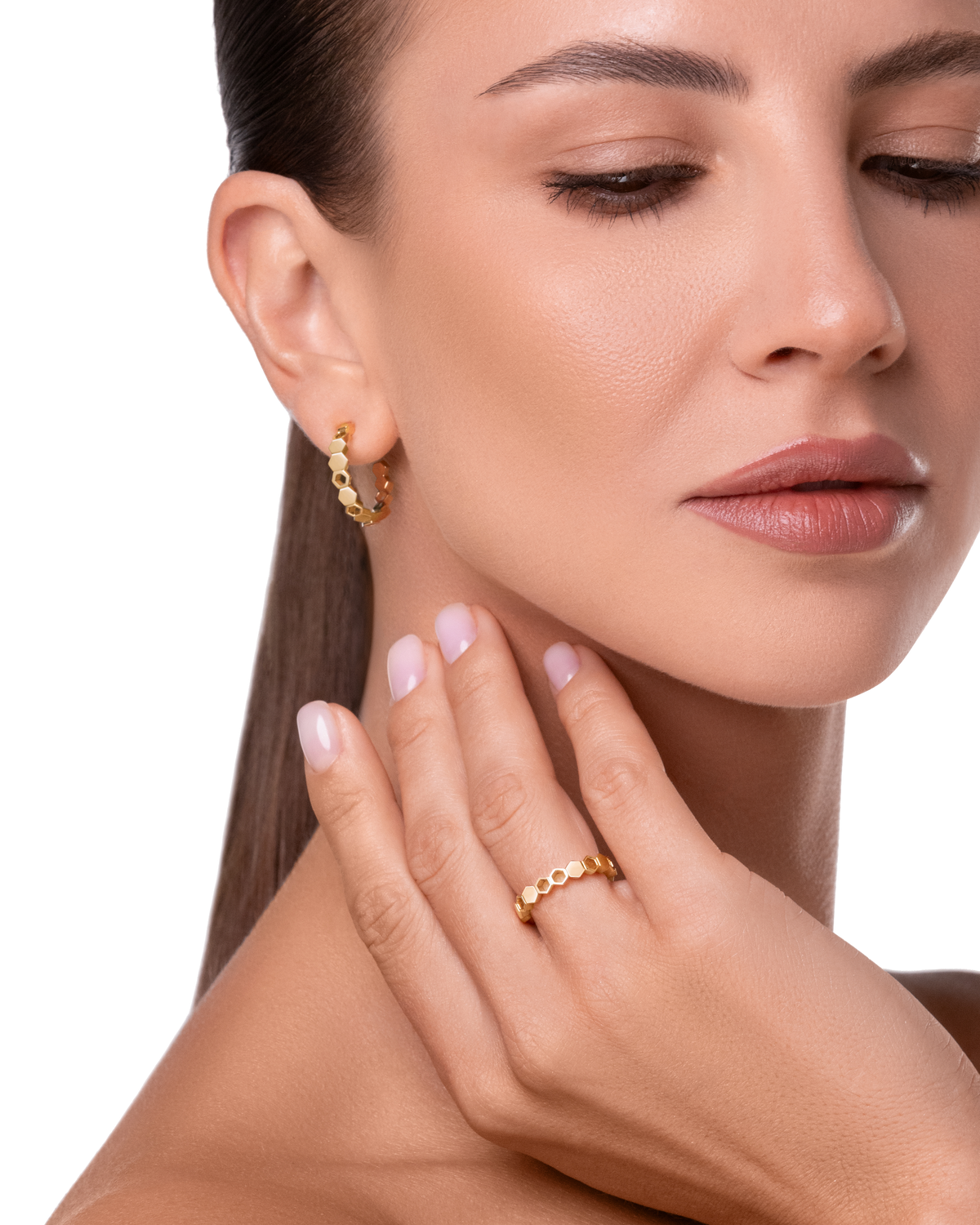 Model wearing Just Bee hoop earring and honeycomb ring in 18K yellow gold #Metal_Yellow Gold #Choose your combination_No Diamond