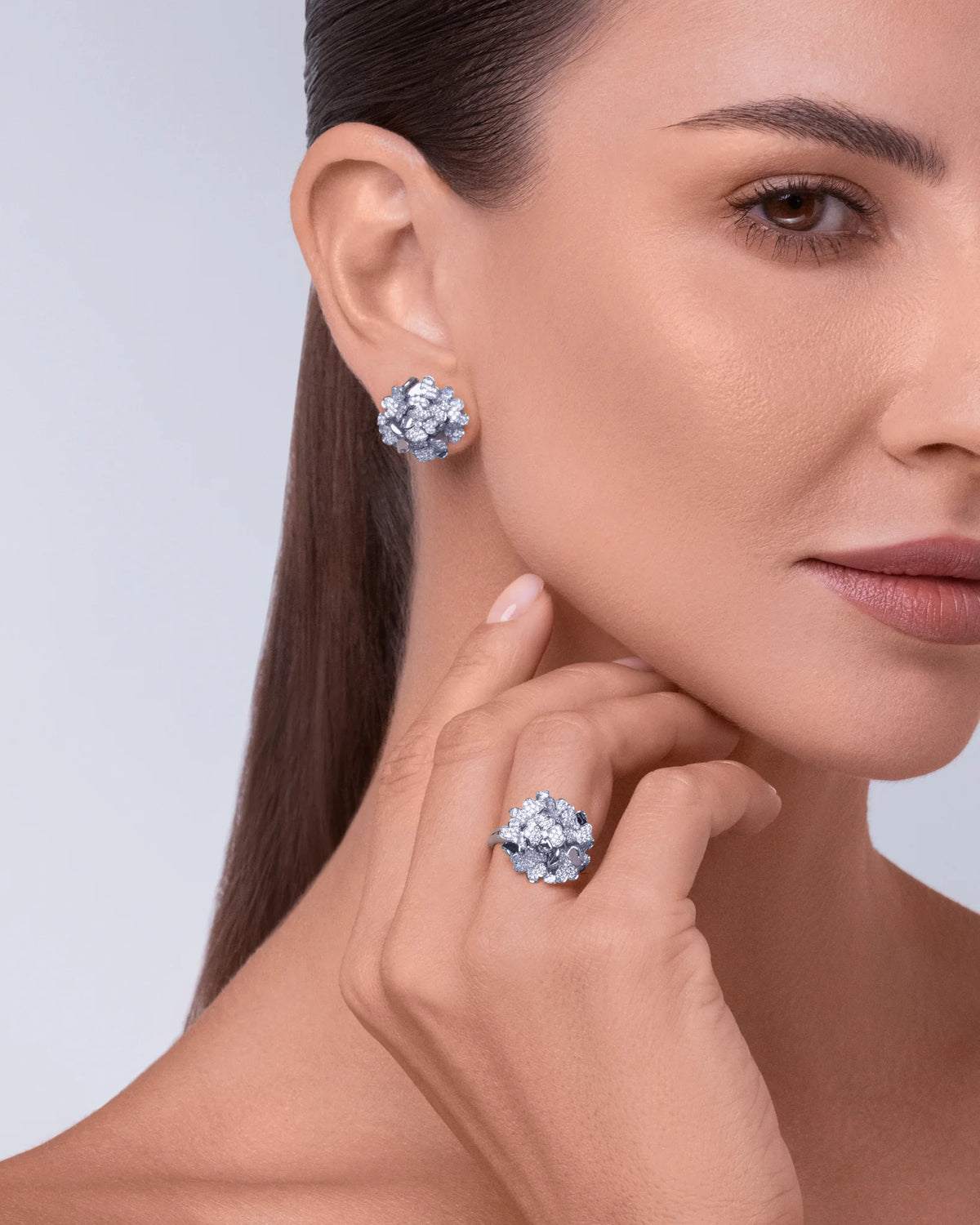 Model Kohana Earrings, Small Size, Full in white gold #Metal_White Gold