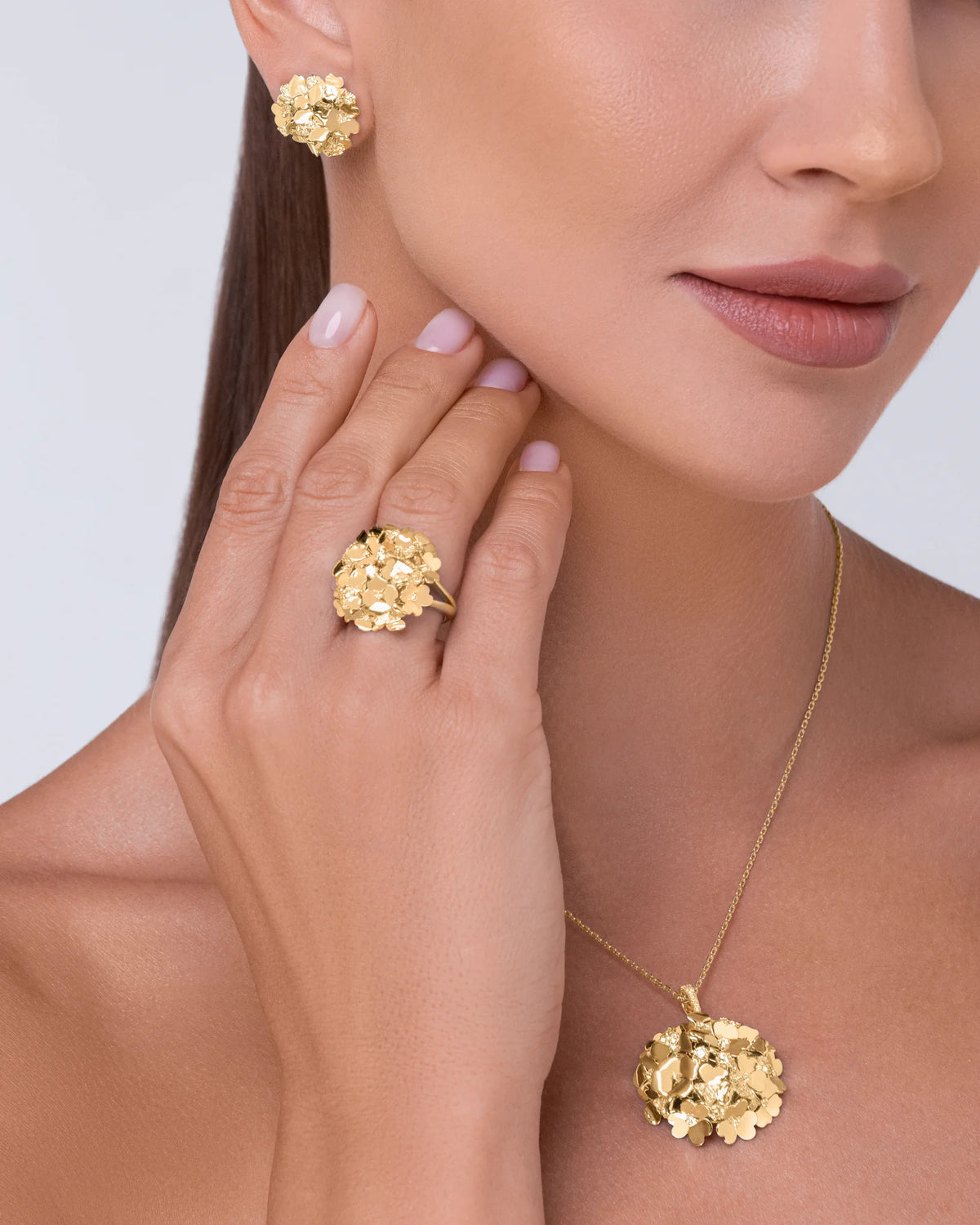 Model wearing Kohana Earrings, Small Size, Reverse in yellow gold #Metal_Yellow Gold