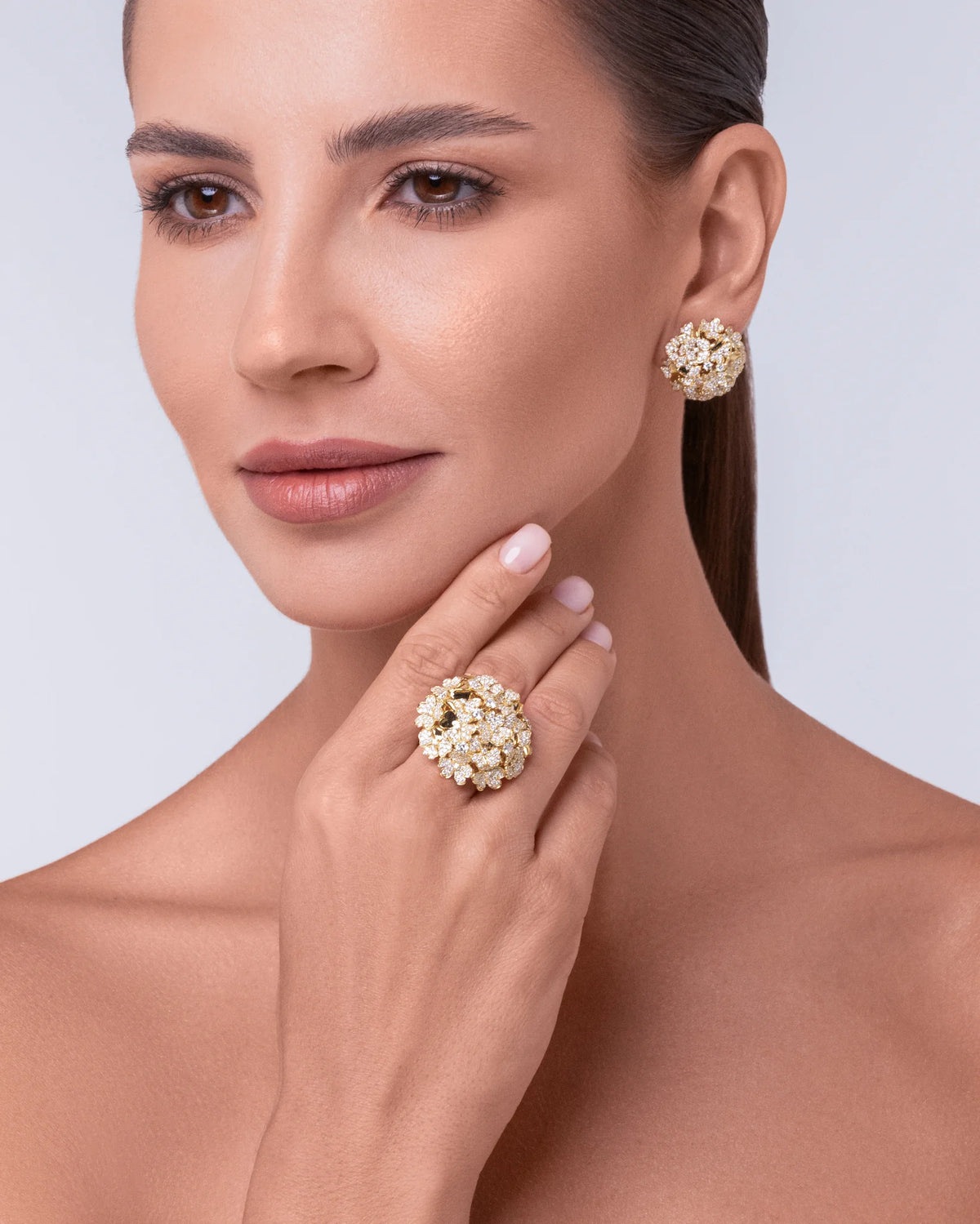 Kohana Earrings, Medium Size, Full in yellow gold #Metal_Yellow Gold