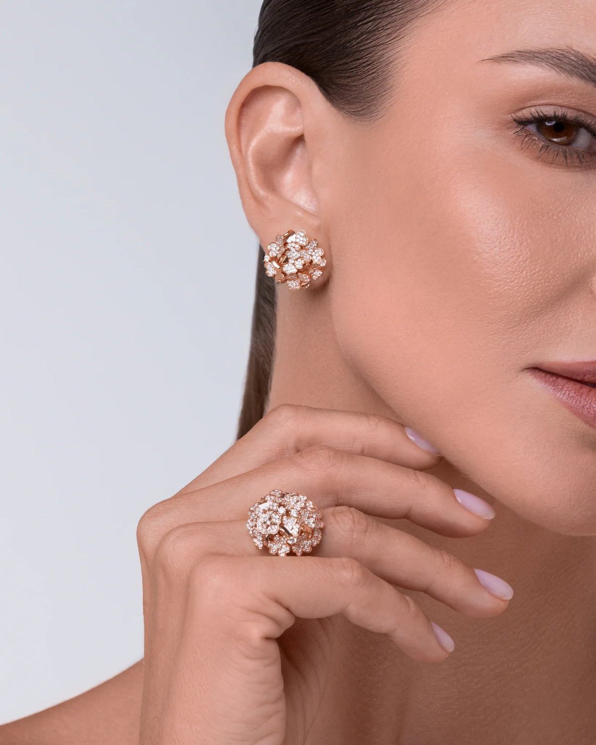 Model Kohana Earrings, Small Size, Full in rose gold #Metal_Rose Gold
