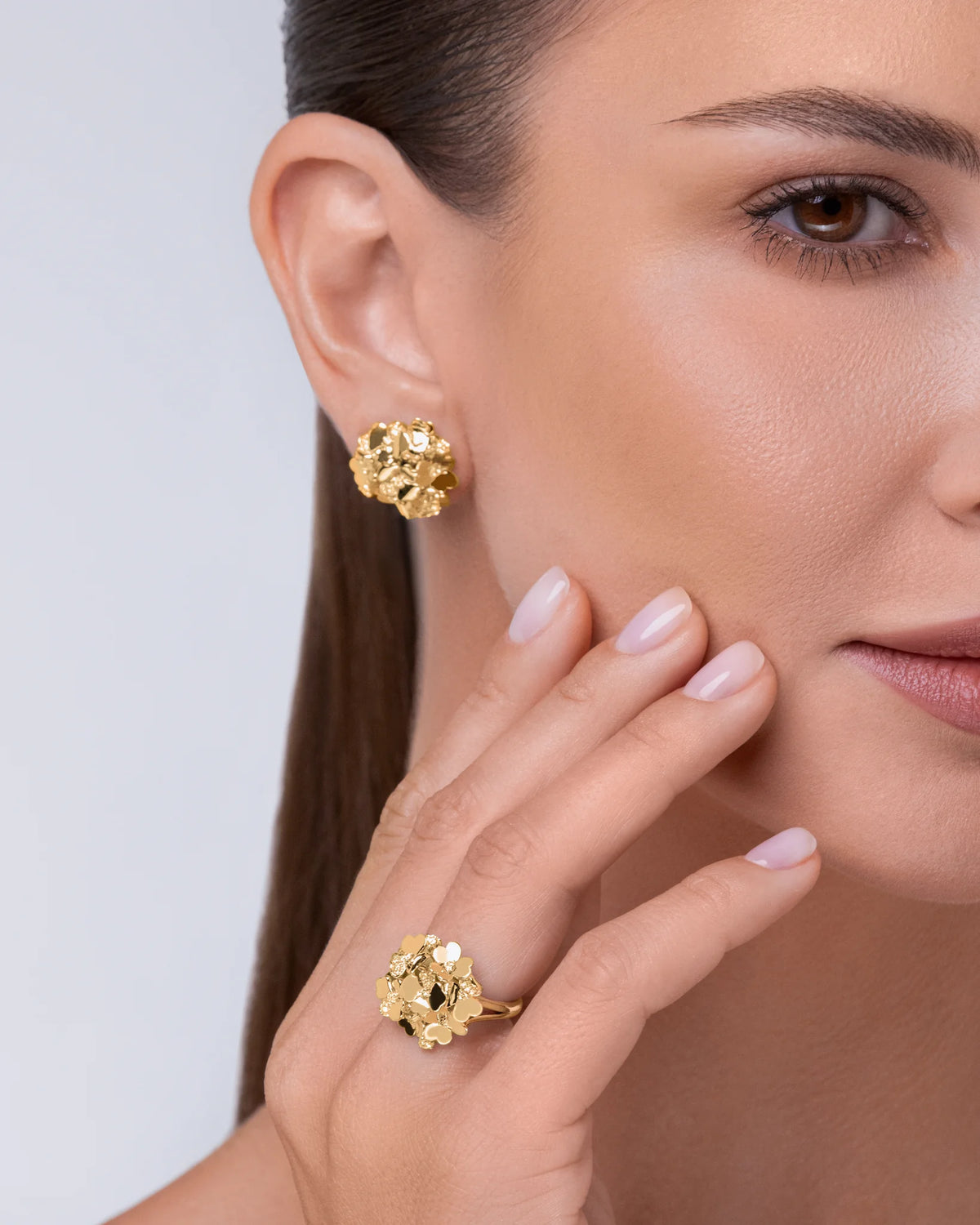 Model wearing Kohana Earrings, Small Size, Reverse in yellow gold #Metal_Yellow Gold