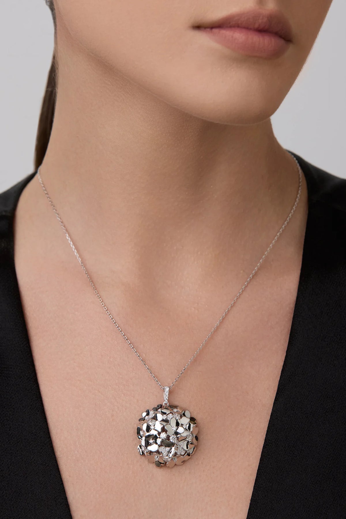 Kohana Pendant, Reverse in white gold #Metal_White Gold